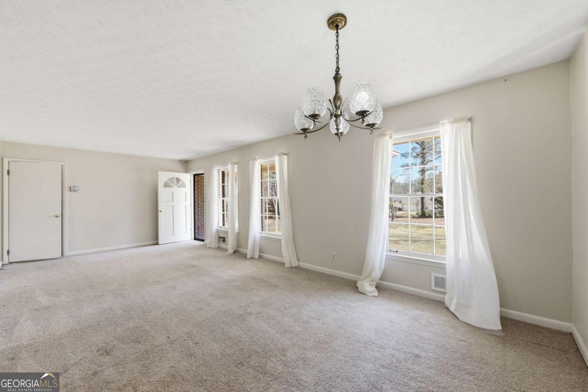 3325 Henderson DR