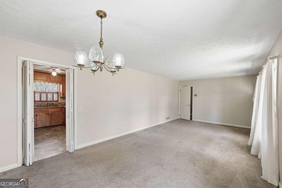 3325 Henderson DR