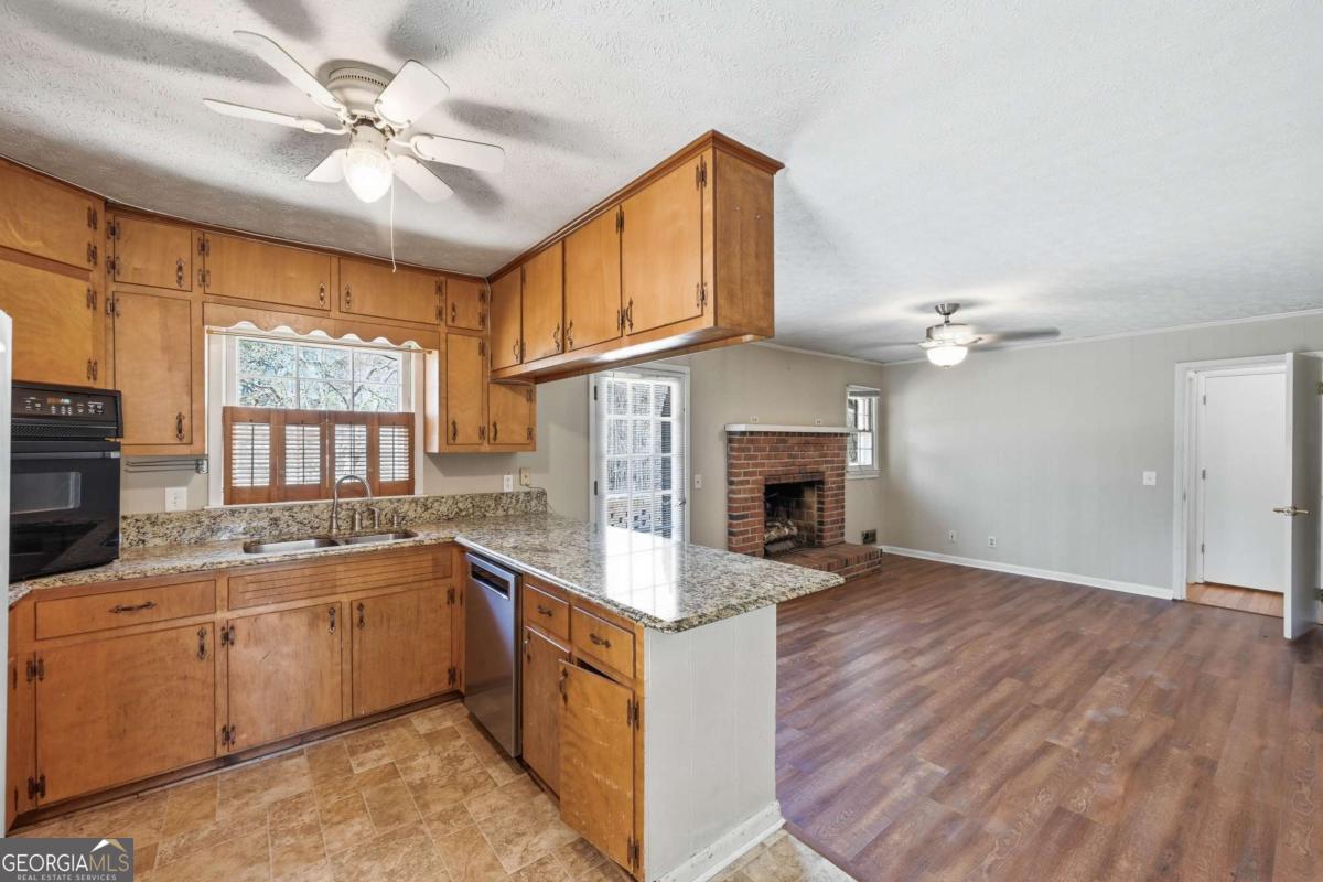 3325 Henderson DR