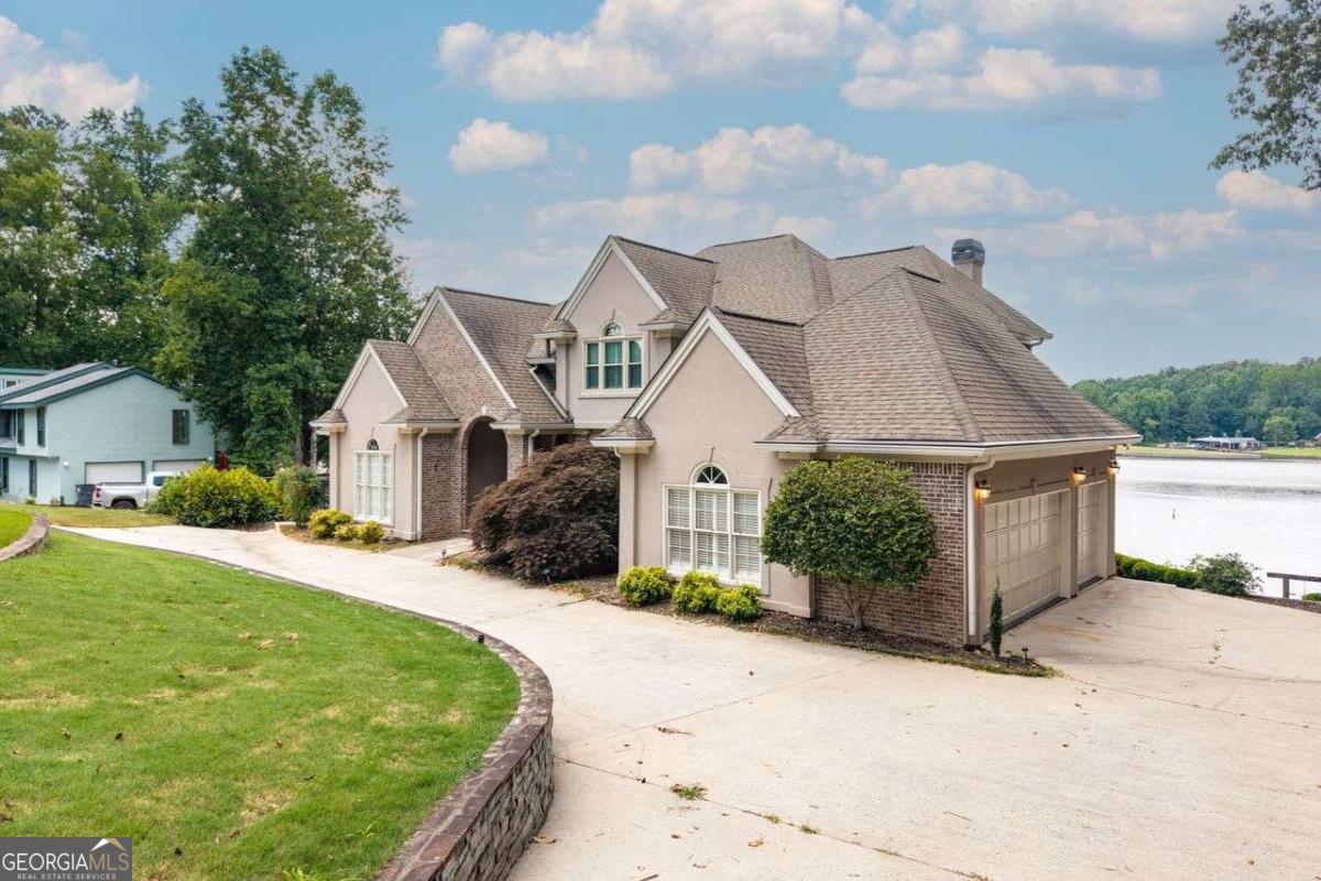 2220 EMERALD DR