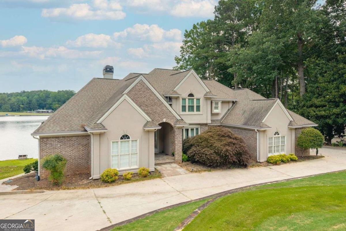 2220 EMERALD DR