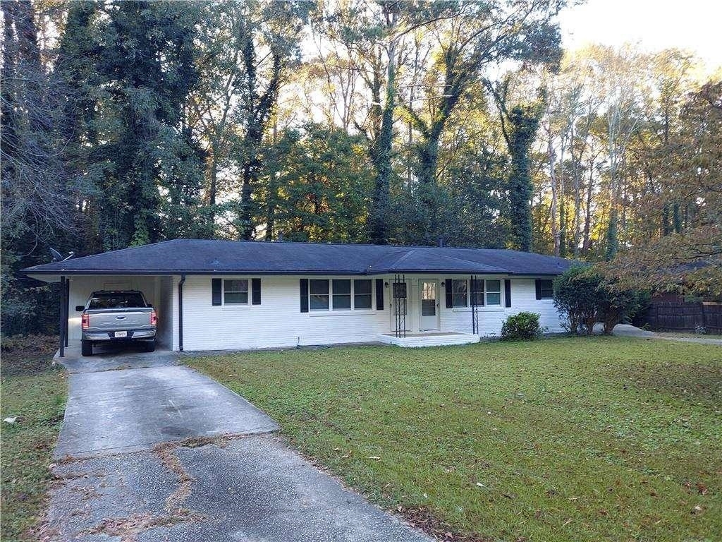 Four Sided Brick Duplex Perfect for Investors. Exterior Has Been Freshly Painted. Each Unit Has Two Bedrooms and One Bathroom. Add This One To Your Portfolio Before Its Gone.