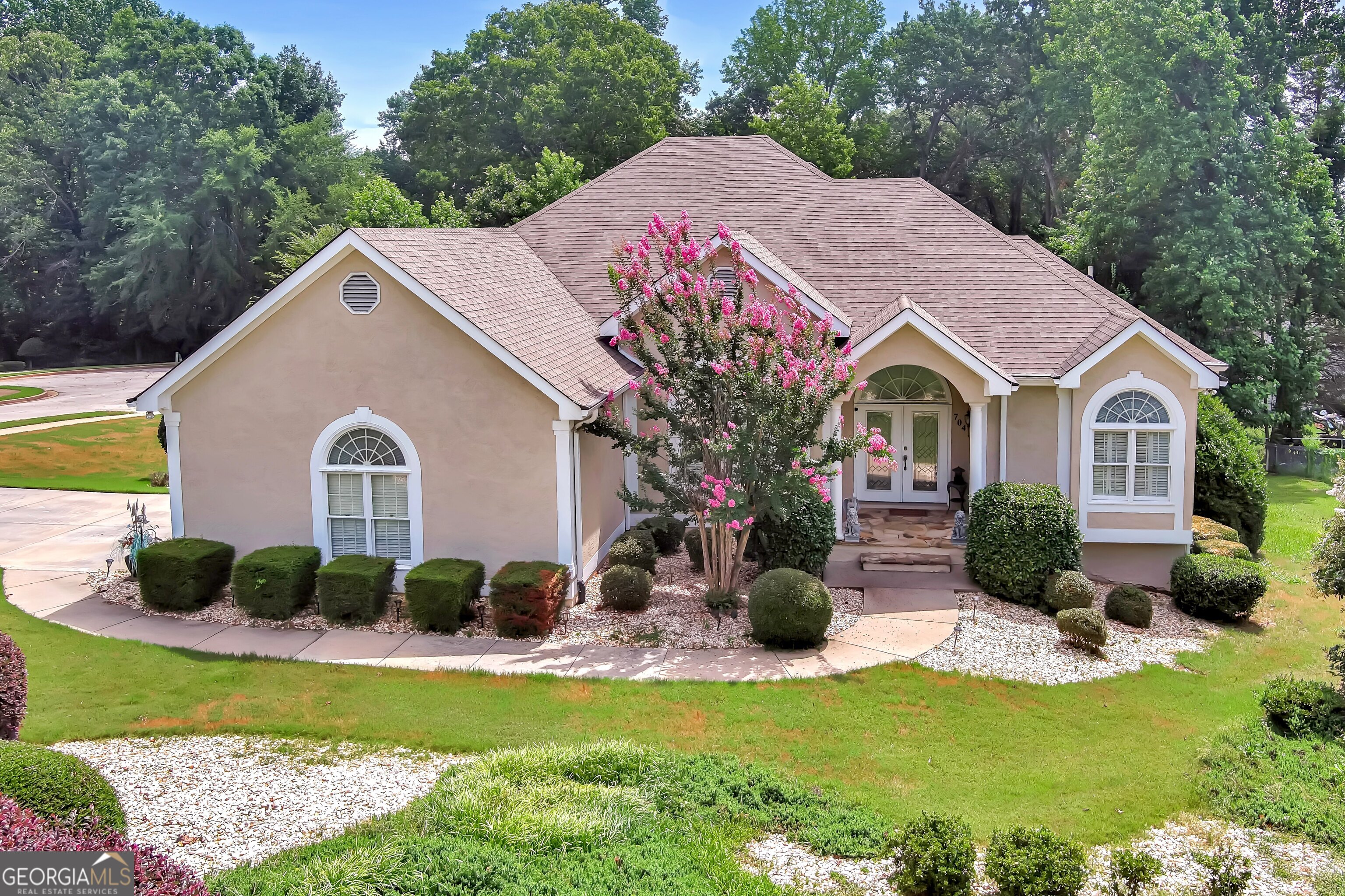 704 Deerwood DR