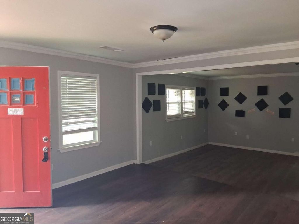 Photo of 1032 Valley View Road SE, Atlanta, GA 30315 (MLS # 10769610)