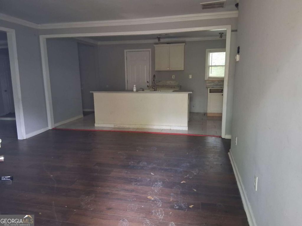 Photo of 1032 Valley View Road SE, Atlanta, GA 30315 (MLS # 10769610)