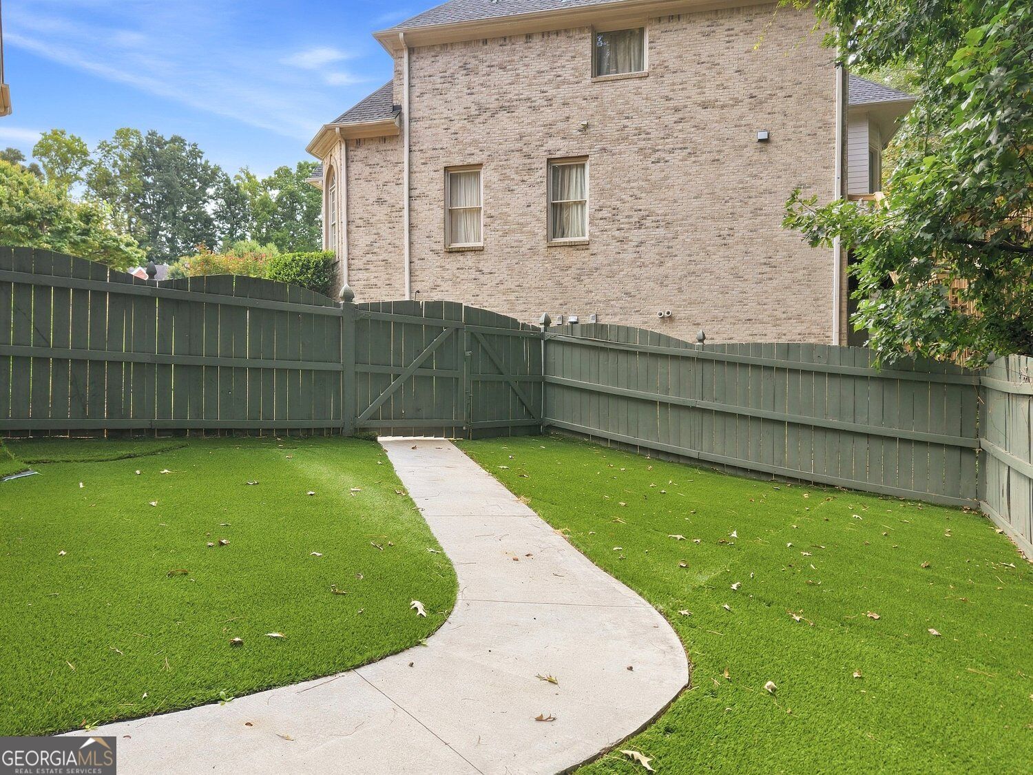 1420 Cresthaven RD