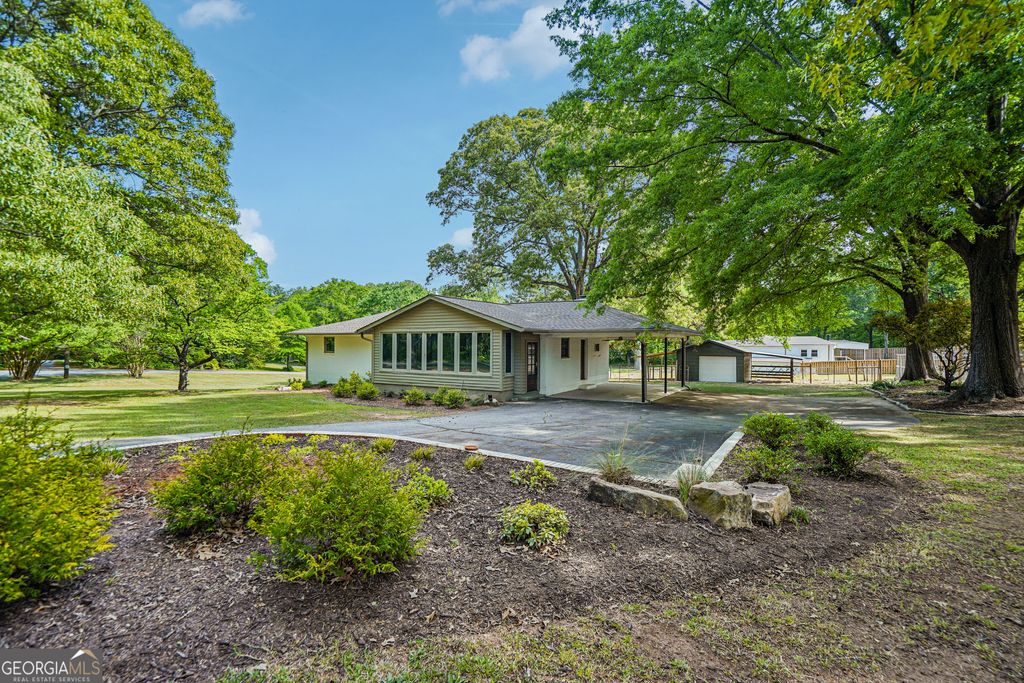 Photo of 1679 Seayes Road SW, Mableton, GA 30126 (MLS # 10740985)