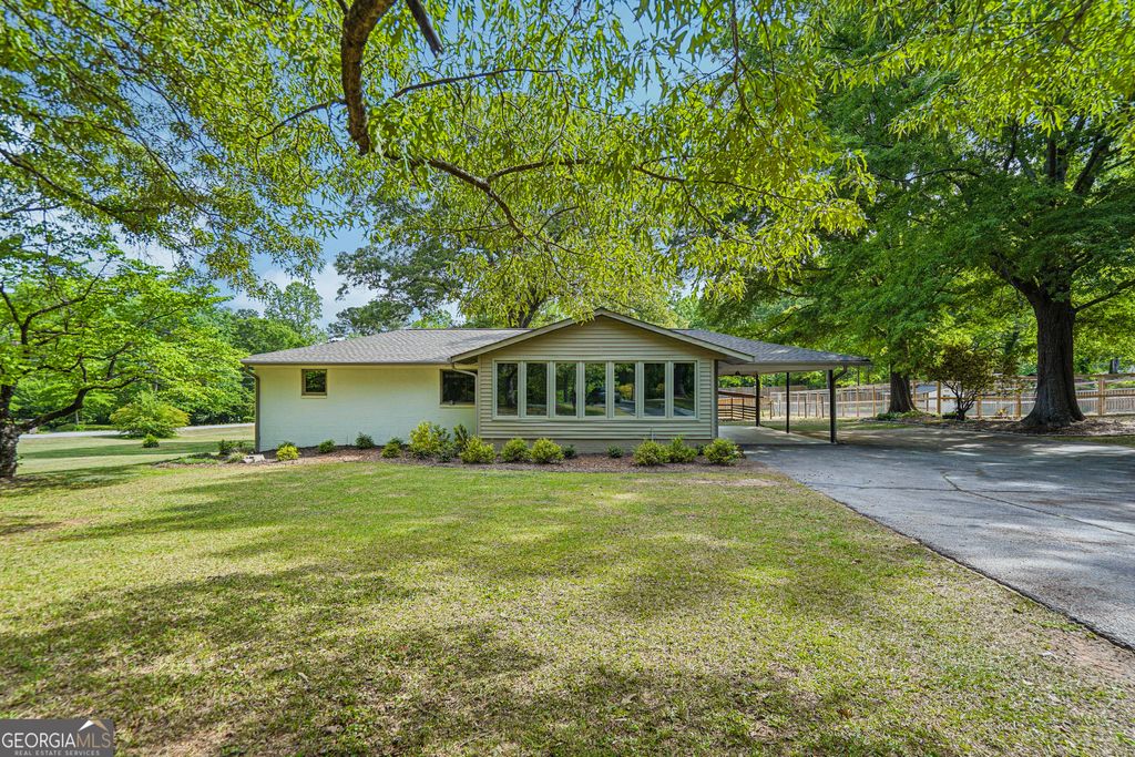 Photo of 1679 Seayes Road SW, Mableton, GA 30126 (MLS # 10740985)