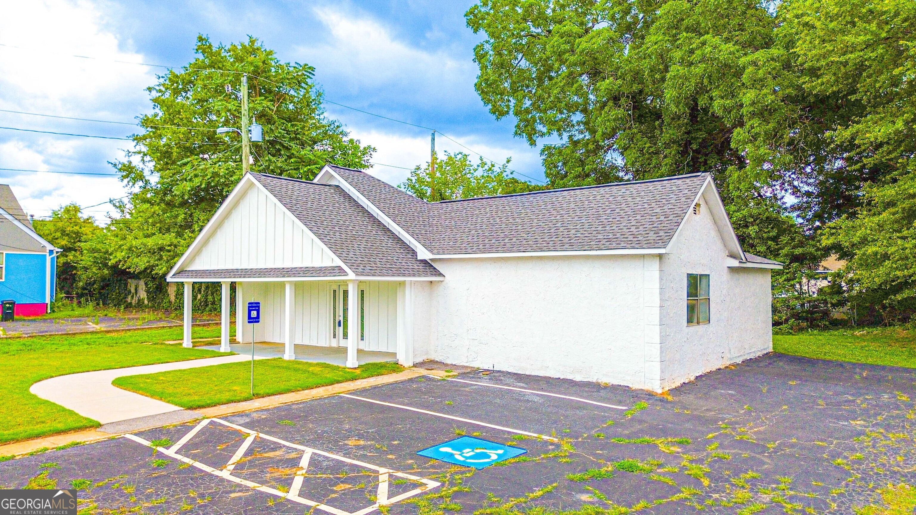 Attention all Business Entrepreneurs or Business Owners that are renting.... Here's your chance to stop giving all of your profit to the Landlords! This Amazing Property has multiple uses, the list goes on and on. This Unique Property is priced to sell and Lot 224 S 14th St, Parcel ID 011 16017 is included in the sale! Right on the corner of Taylor St this Property is full of endless possibilities. High Traffic on the busiest highways in Griffin! Give me or your favorite Agent a call today to view this Amazing Property!