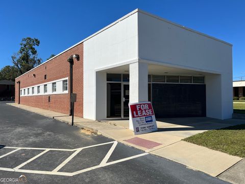 Photo of 313 South Main Street, Statesboro, GA 30458 (MLS # 10629270) Photo of 313 South Main Street, Statesboro, GA 30458 (MLS # 10629270)