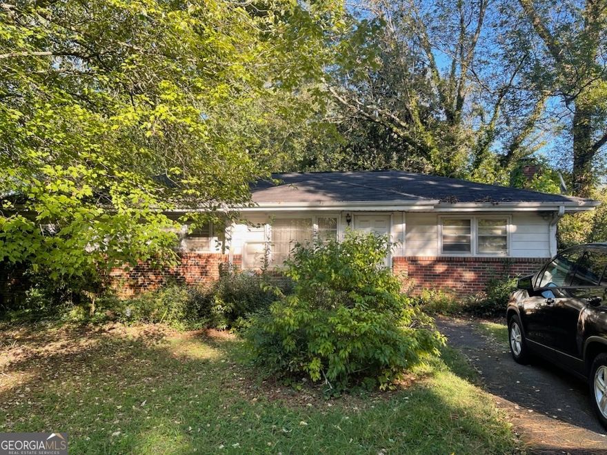 *Charming Fixer-Upper in Prime Location** This 3-bedroom, 1-bath home boasts 1,357 sq. ft. of living space on a large corner lot. Features include:  Family room with a cozy fireplace, a Finished basement, perfect for additional living space.  Covered back porch ideal for outdoor gatherings Tons of potential to customize and make it your own! Don't miss out on this incredible opportunity in a fantastic neighborhood!