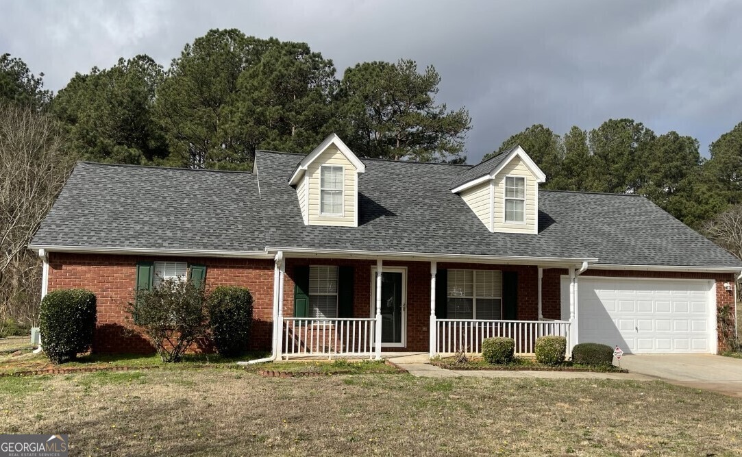 This home features an inviting front porch, trey ceiling in the master bedroom, vaulted ceiling in the living room, and kitchen with large dining or breakfast area. Spacious master suite with large walk in closet, garden tub and separate shower. Private patio off rear of home, wooded view and large lot. Move in Ready Ranch in established community. Call Showing Hero to schedule a self tour. Please go to www.advantage4rent.com to see requirements and application.