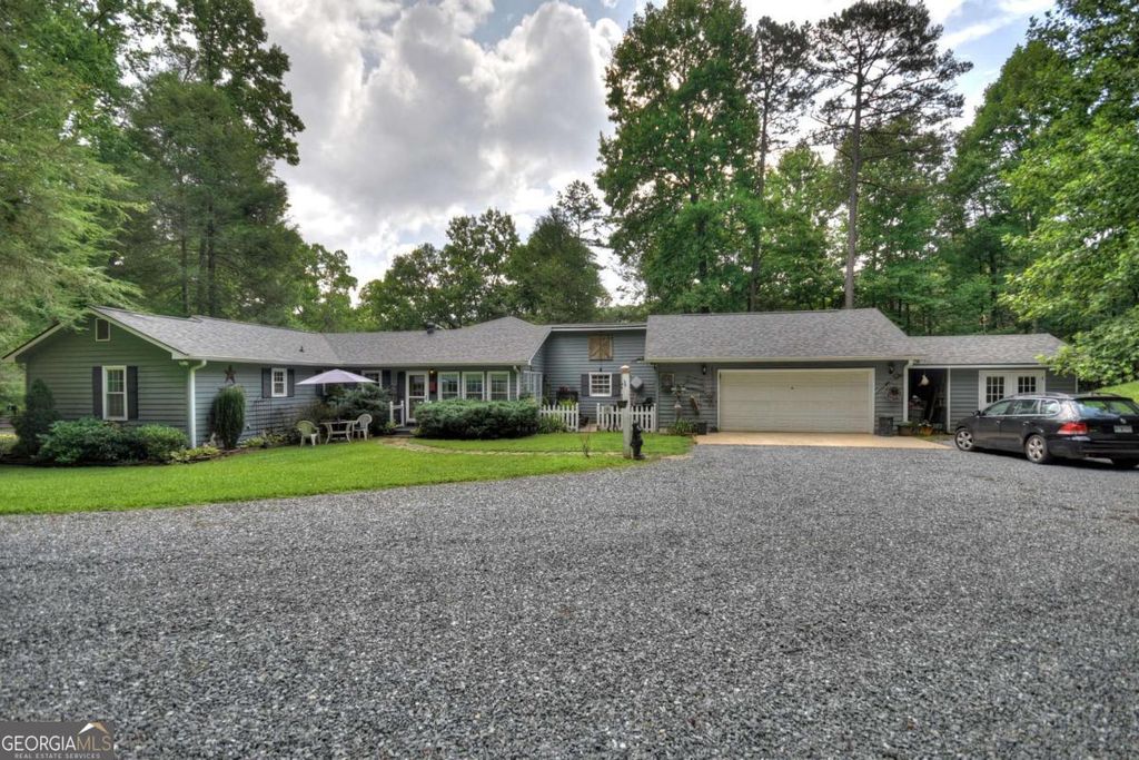 Photo of 111 Laurel Crossing, Blue Ridge, GA 30513 (MLS # 10670560)
