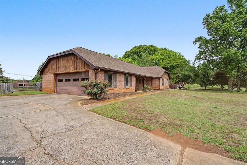 Photo of 4535 E Cherokee Drive, Canton, GA 30115 (MLS # 10756362)