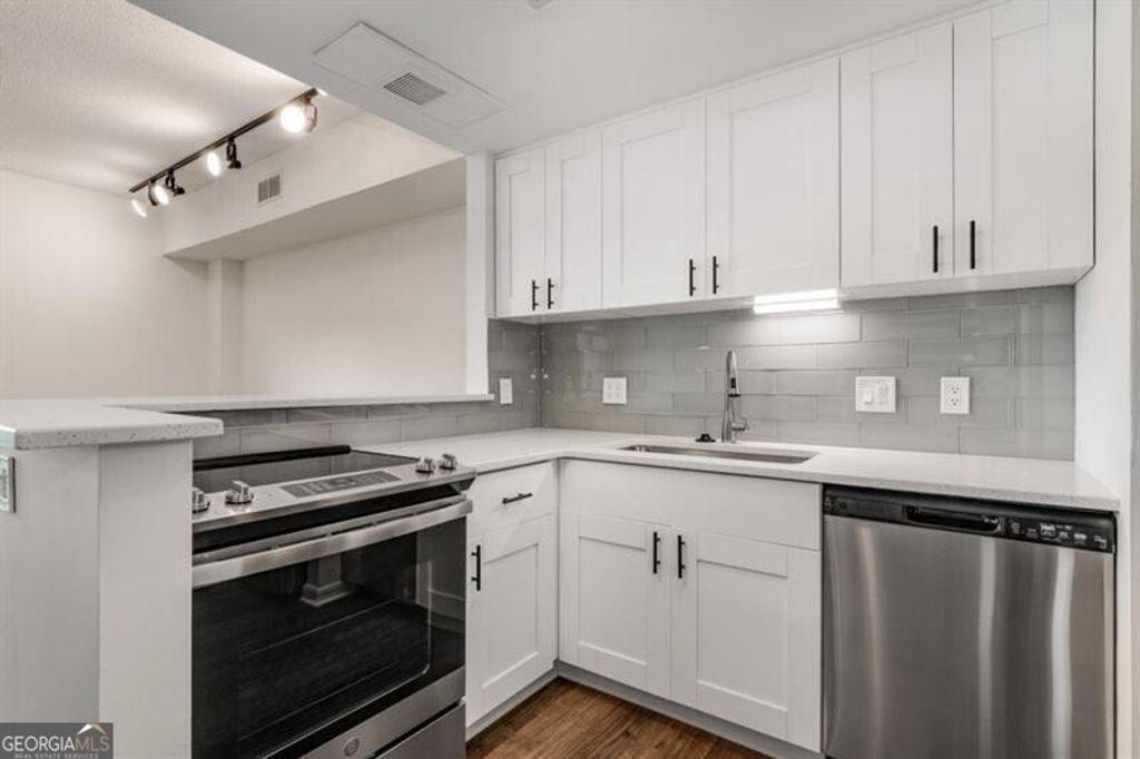 Photo of 587 Virginia Avenue NE #605, Atlanta, GA 30306 (MLS # 10765805)