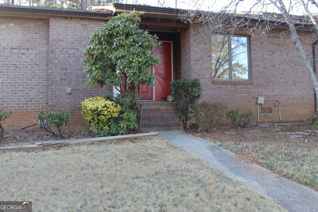 Photo of 1517 Stoneleigh Way, Stone Mountain, GA 30088 (MLS # 10711542)