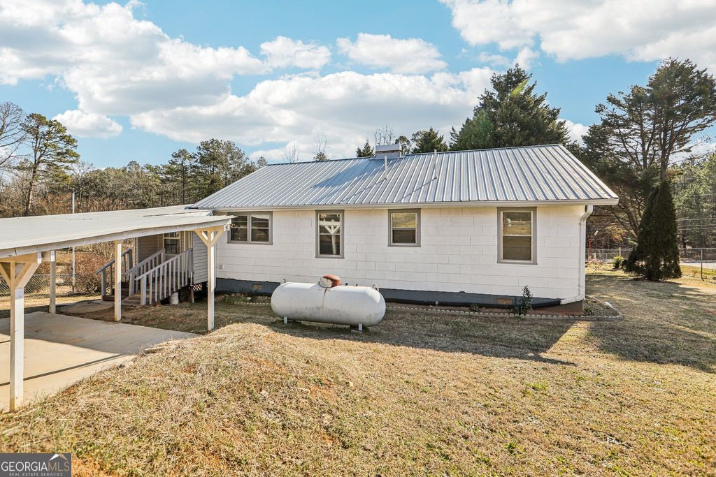 Photo of 3014 Bronco Lane, Gainesville, GA 30507 (MLS # 10689427)