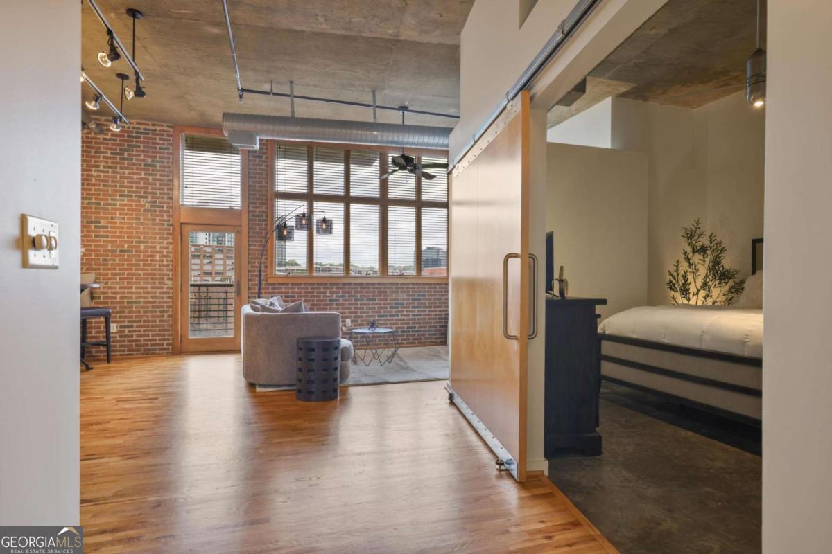 640 Glen Iris DR NE 403