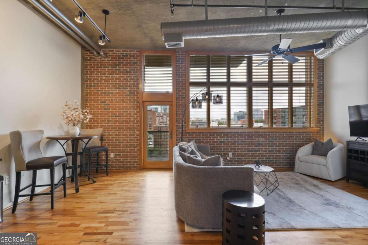 640 Glen Iris DR NE 403