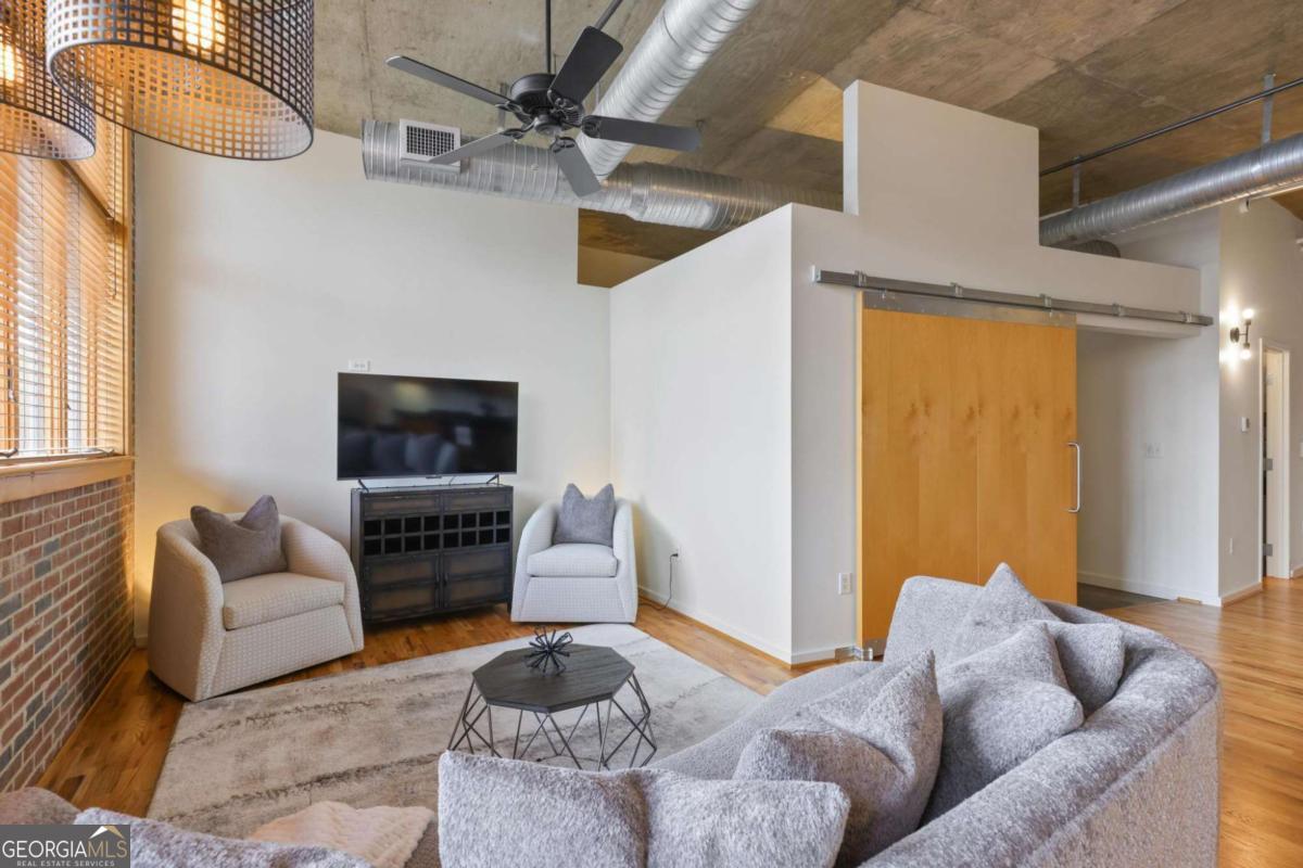 640 Glen Iris DR NE 403