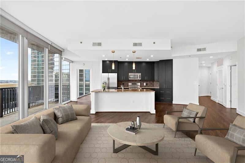 1080 Peachtree ST NE 1203