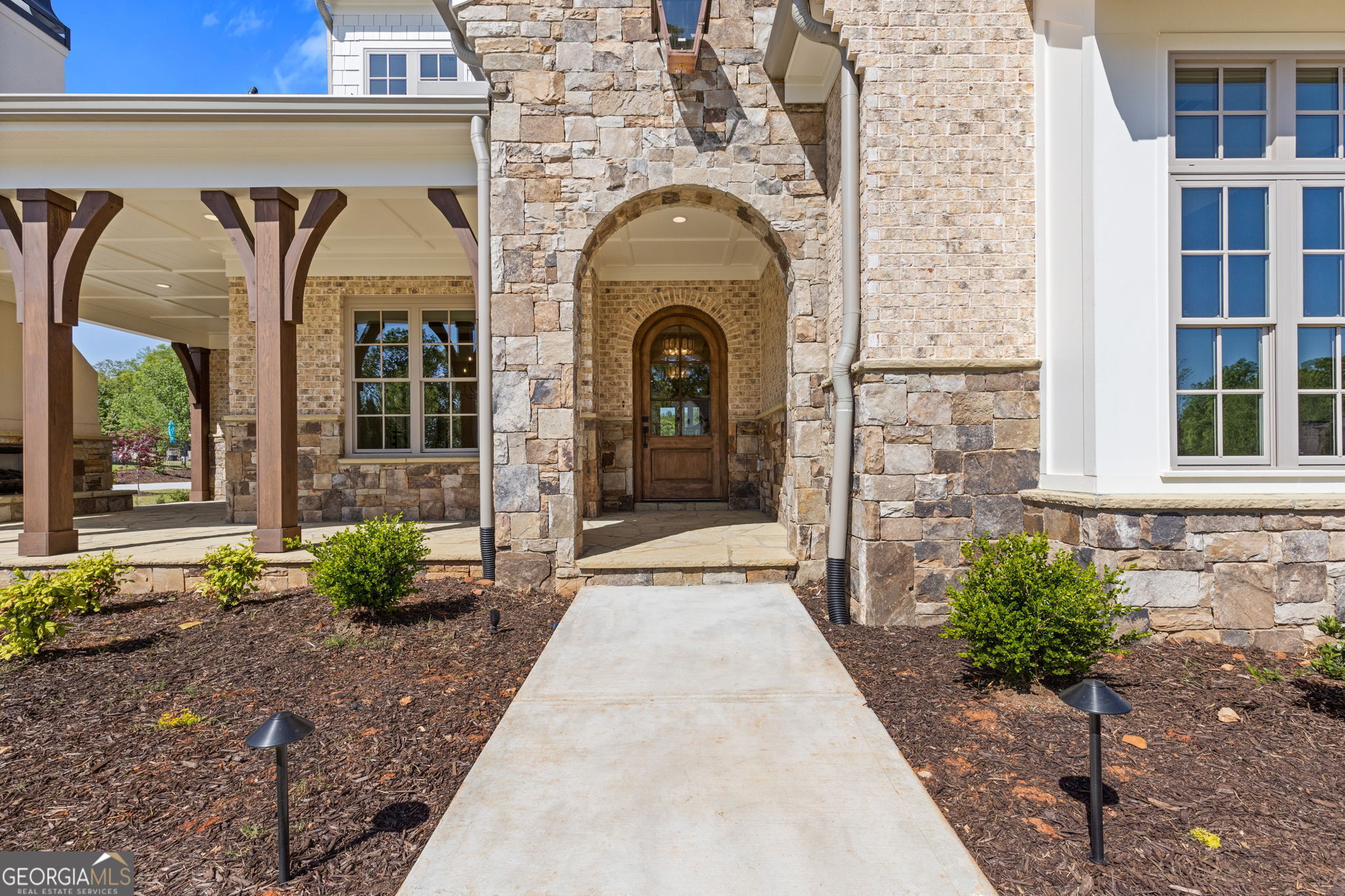 5325 Retreat DR