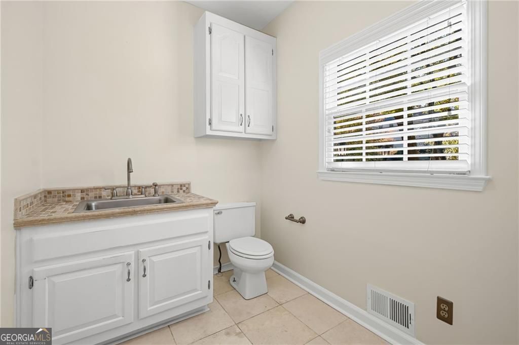 Marietta, Georgia 30062, United States, 5 Bedrooms Bedrooms, ,4 BathroomsBathrooms,Residential,Active,240457