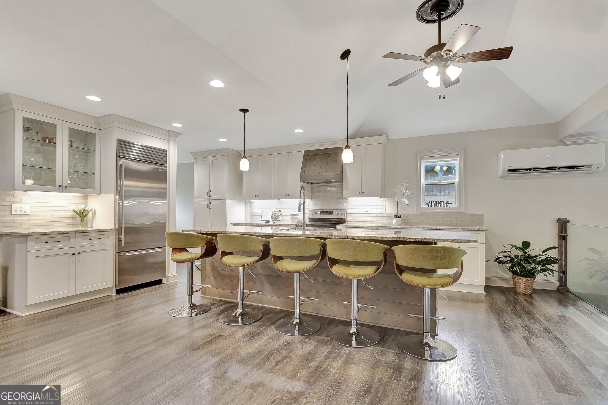 4 & 5 Northlake CIR