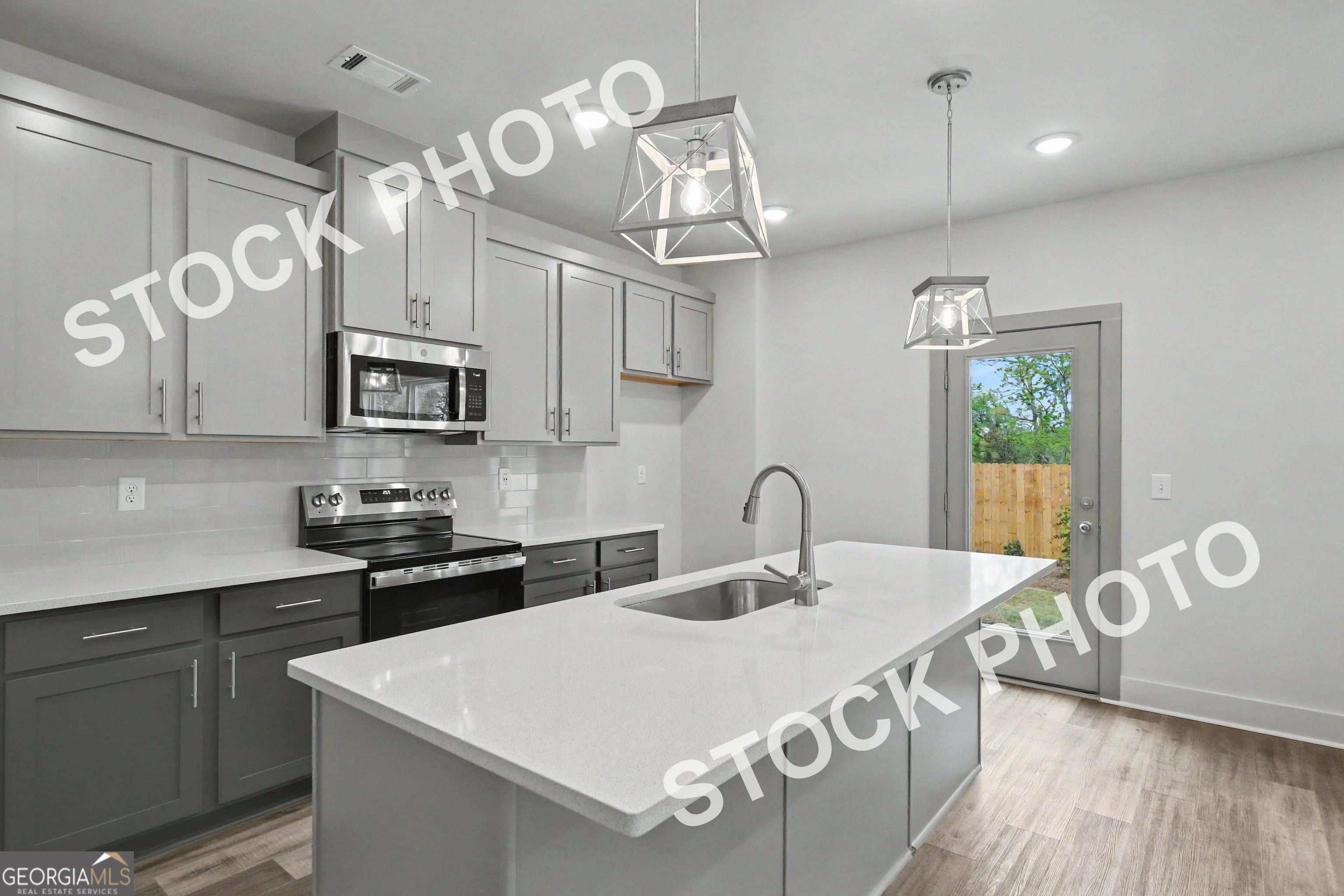 4351 Fern River BND 32