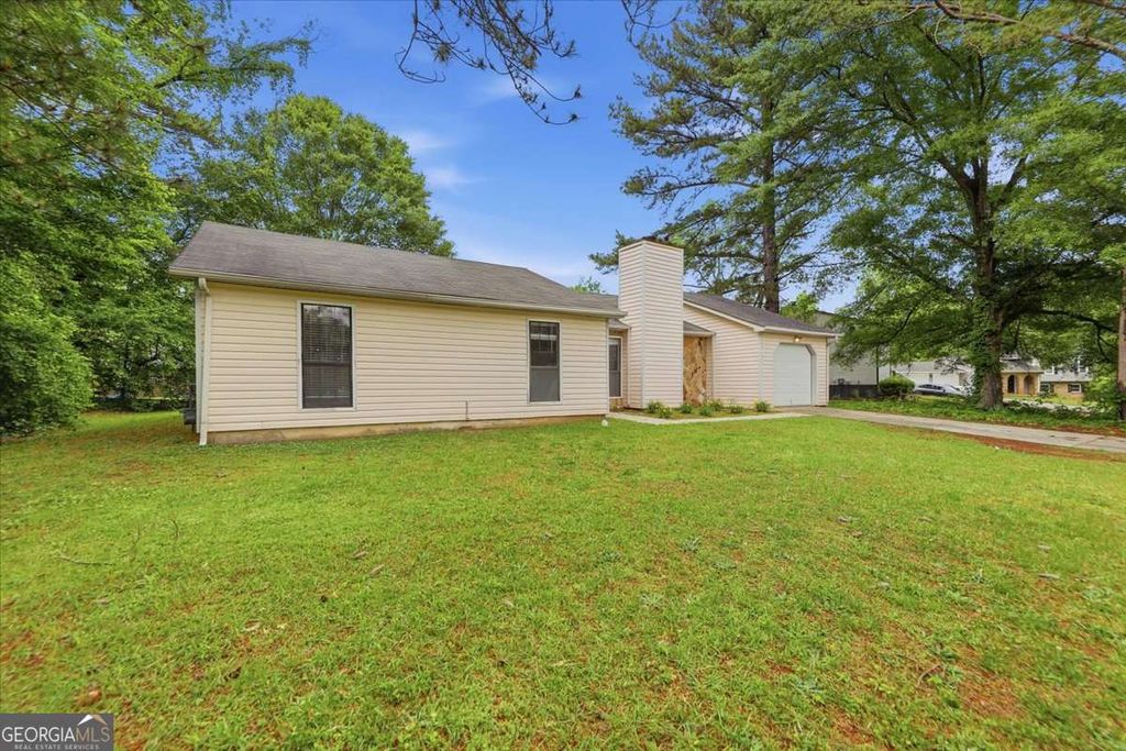 Photo of 608 Crestmont Court, Jonesboro, GA 30238 (MLS # 10760367)