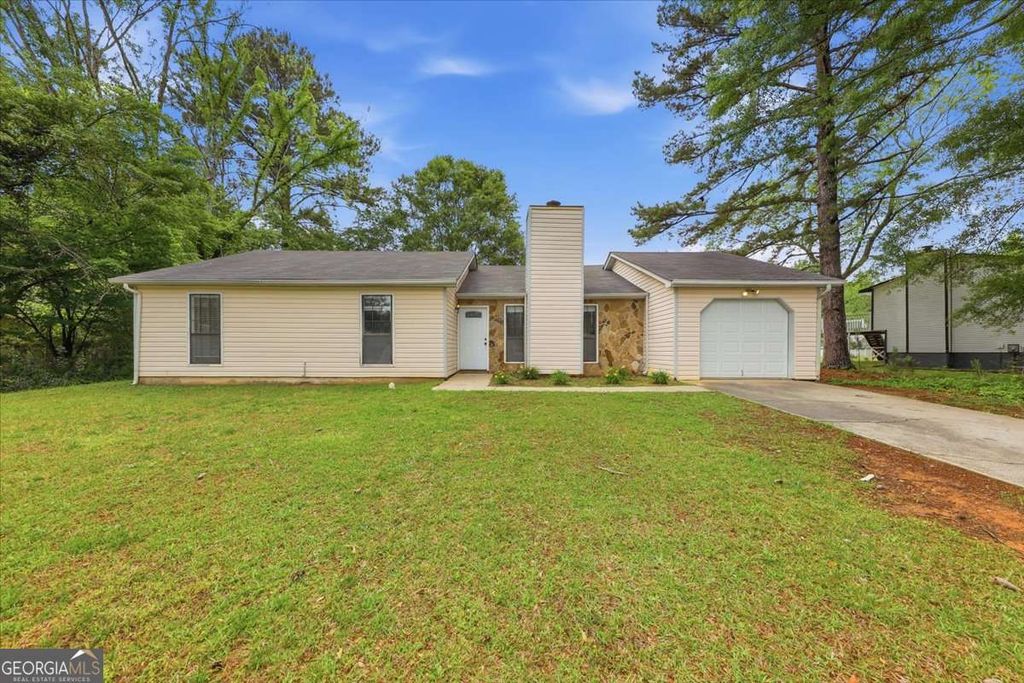 Photo of 608 Crestmont Court, Jonesboro, GA 30238 (MLS # 10760367)