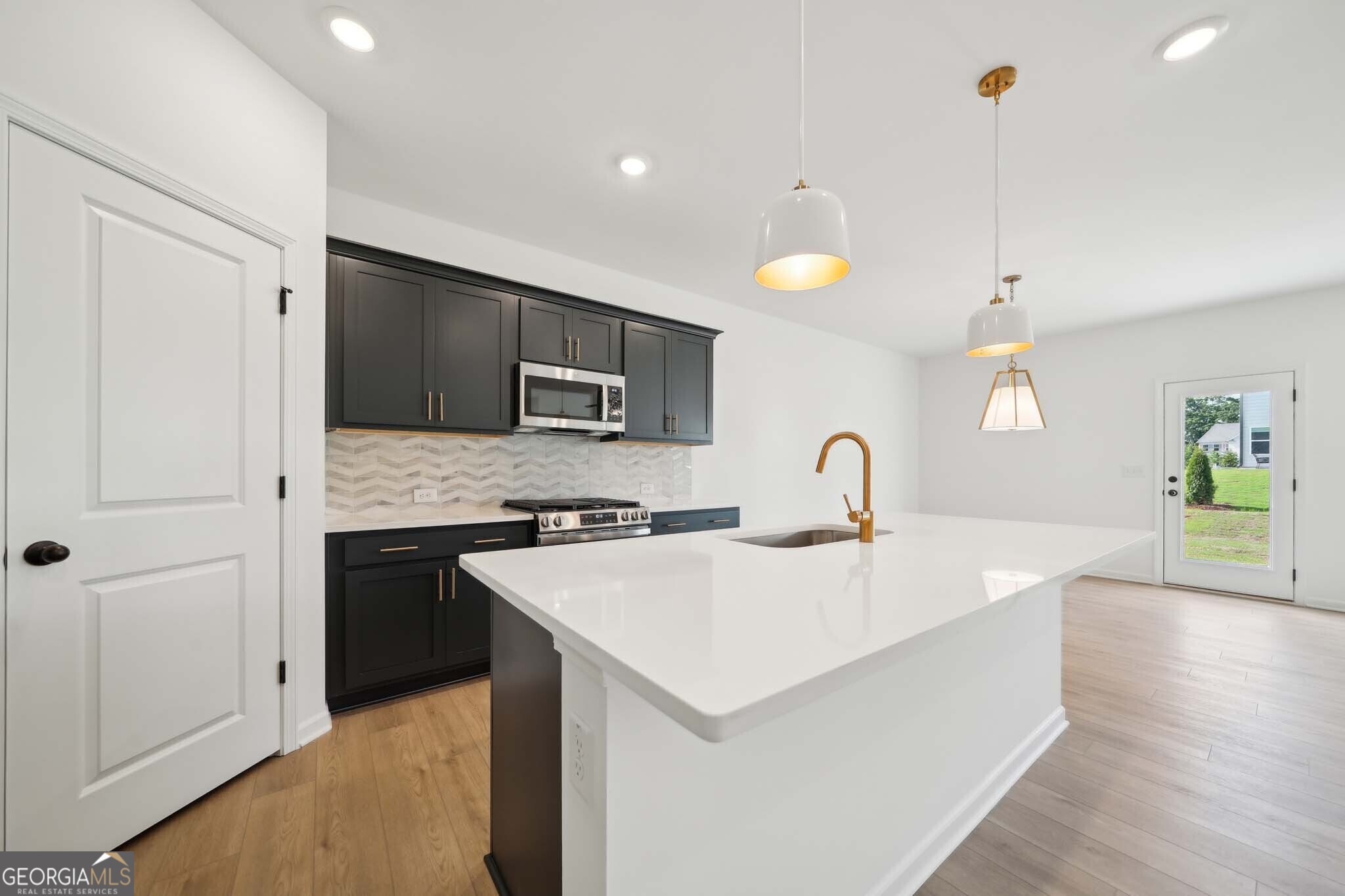 555 Silverleaf TRL