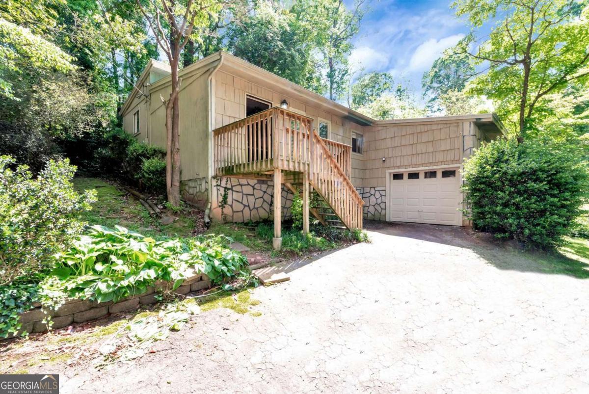 3557 Meadow LN