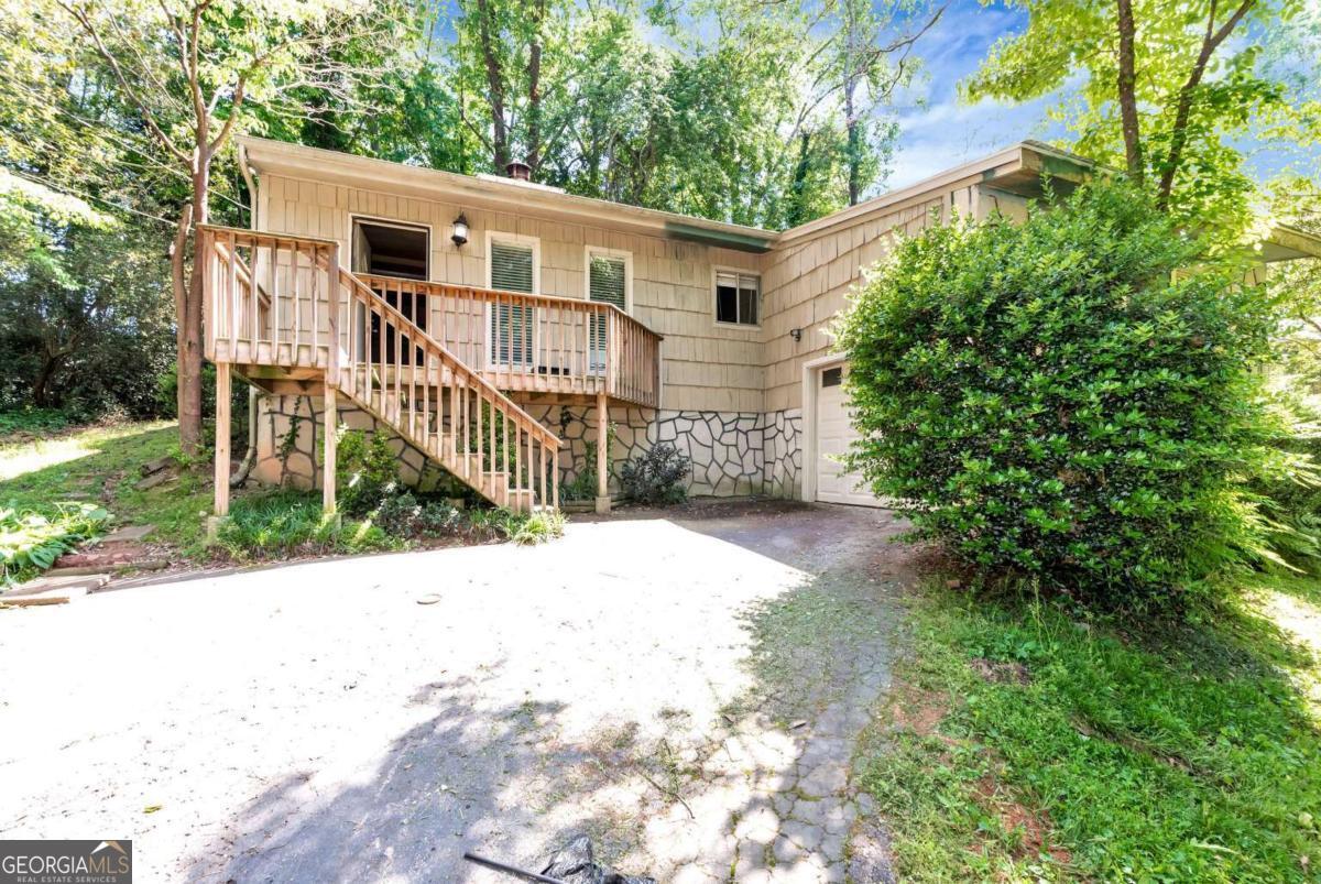 3557 Meadow LN