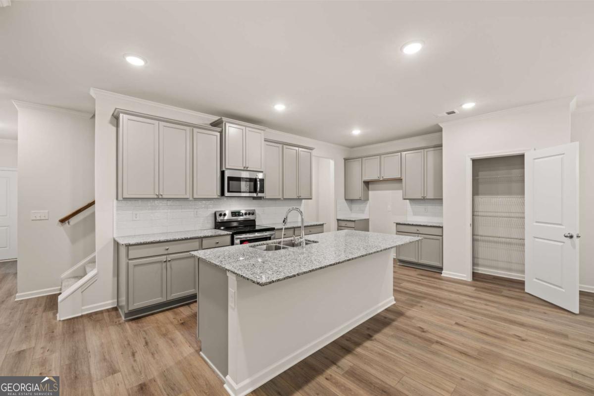 1243 Riverstone RD