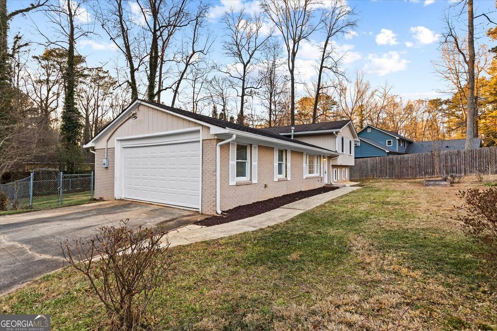 Photo of 1121 Neva Drive SW, Marietta, GA 30060 (MLS # 10684569)