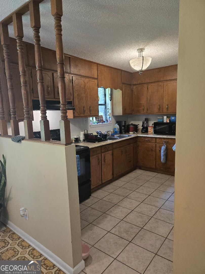 1453 Rose LN