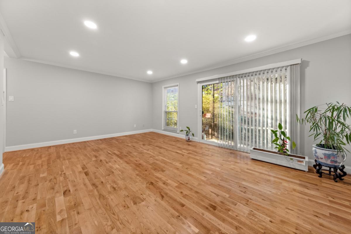 6851 Roswell RD F32