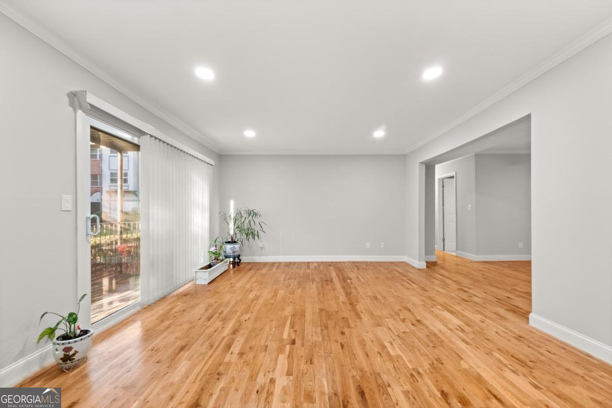 6851 Roswell RD F32