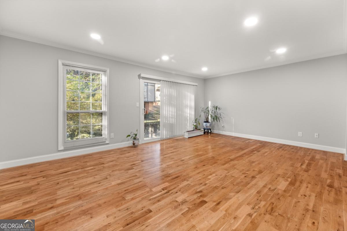 6851 Roswell RD F32