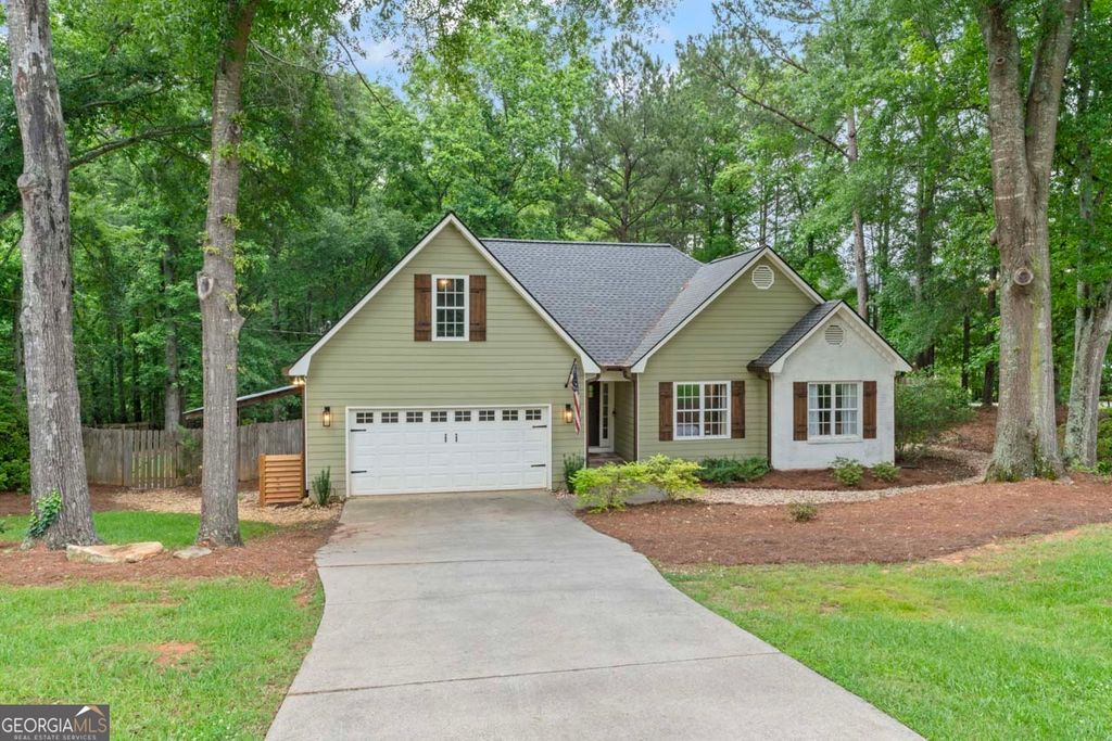 Photo of 15 Stonewood Way, Sharpsburg, GA 30277 (MLS # 10624318)