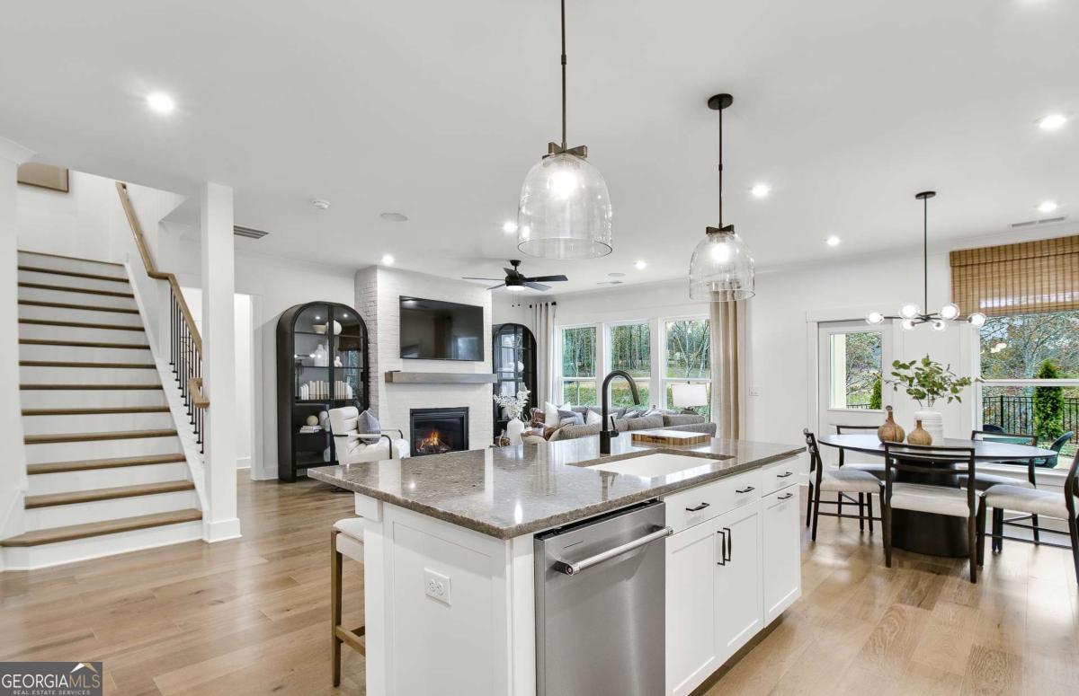 4855 Rosarian Drive