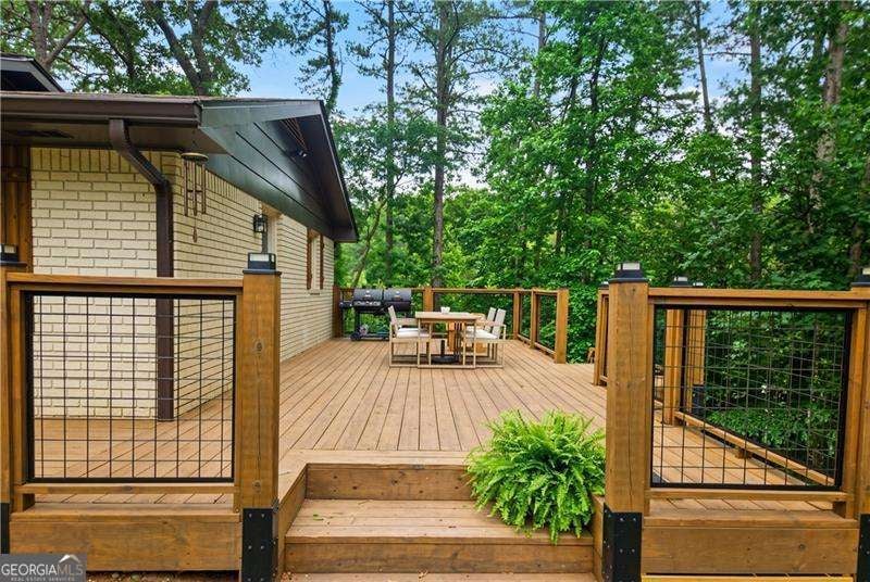 1225 Dewberry LN