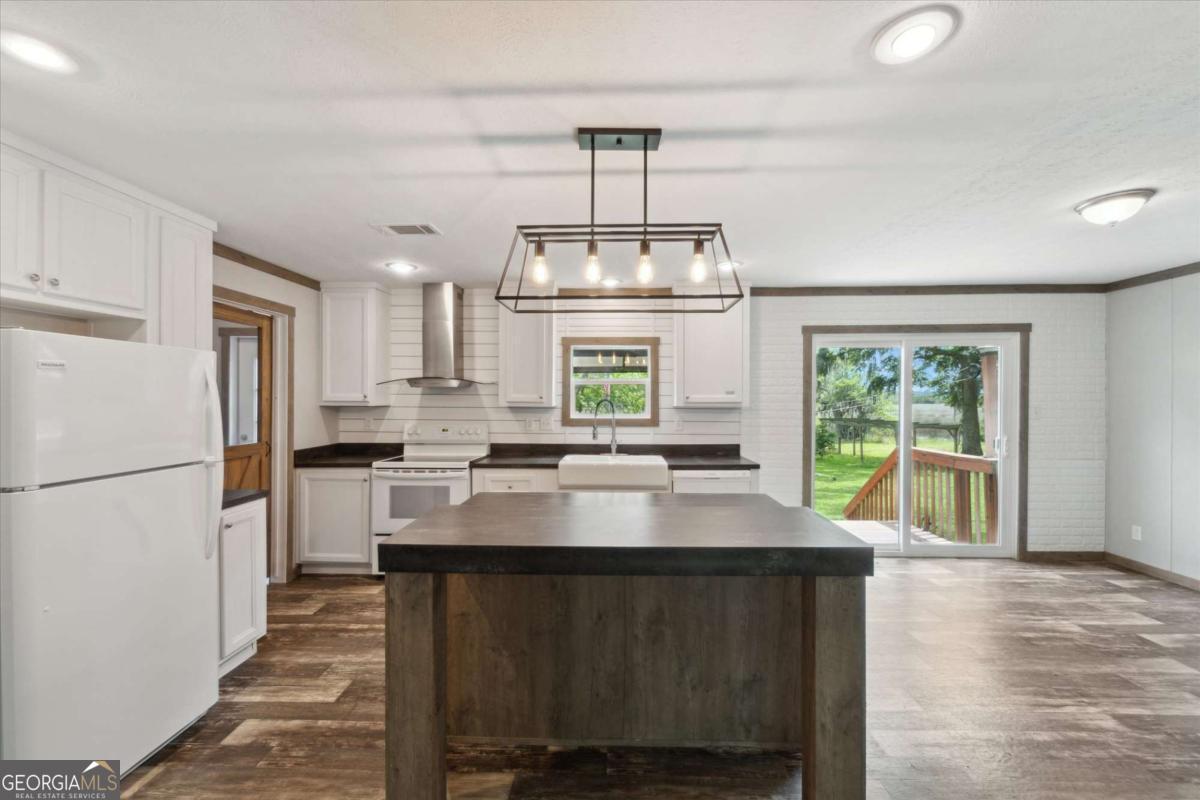 1293 Lake DR