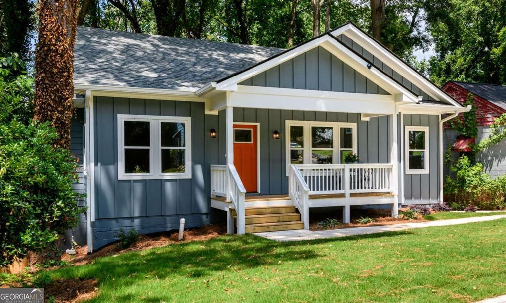 Photo of 387 Hillside Drive SW, Atlanta, GA 30310 (MLS # 10625278)