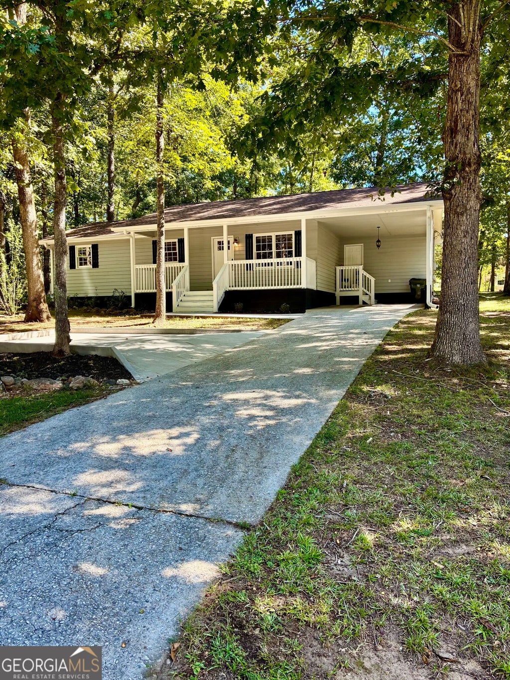 Photo of 200 Swain Street, Clarkesville, GA 30523 (MLS # 10854115)