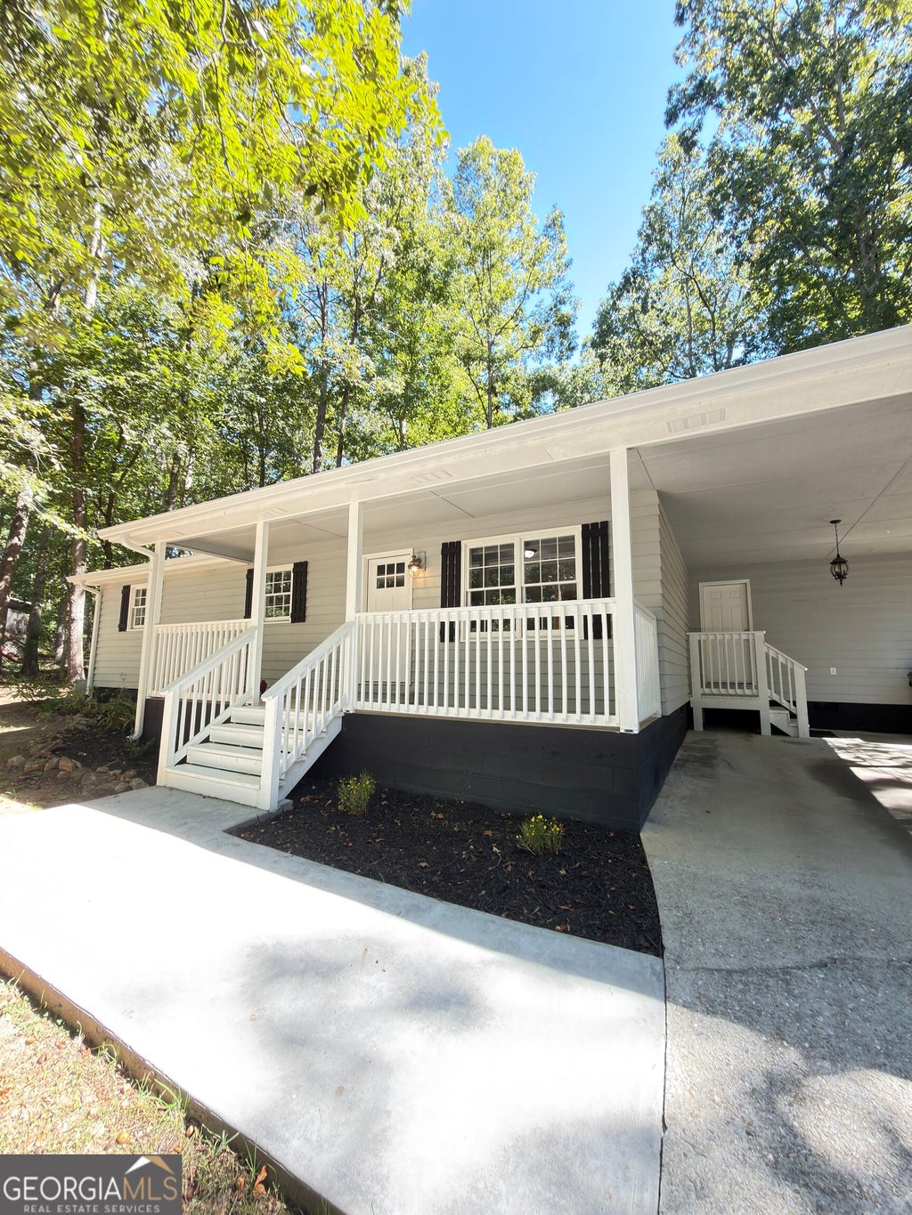 Photo of 200 Swain Street, Clarkesville, GA 30523 (MLS # 10854115)