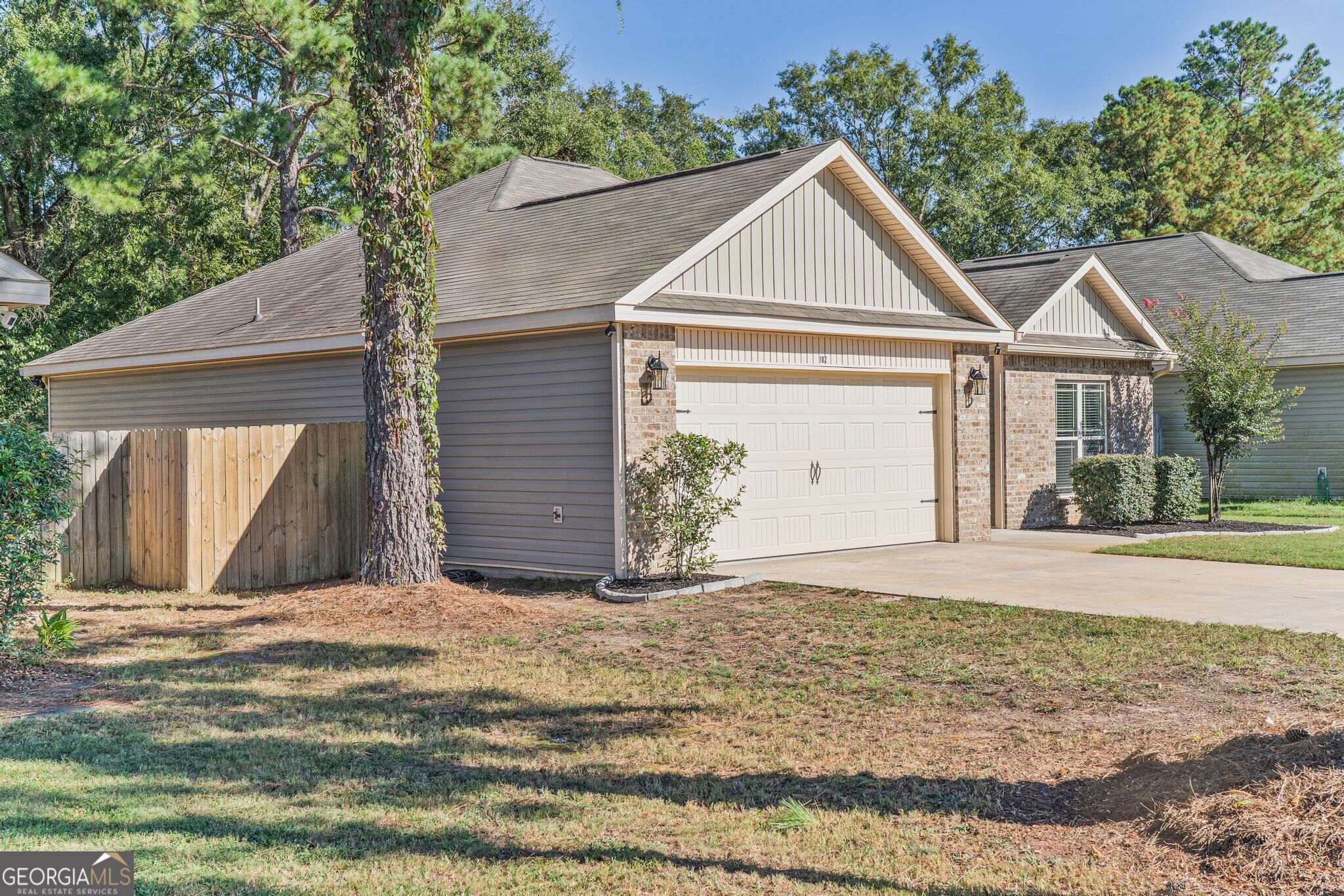 102 Hughes DR