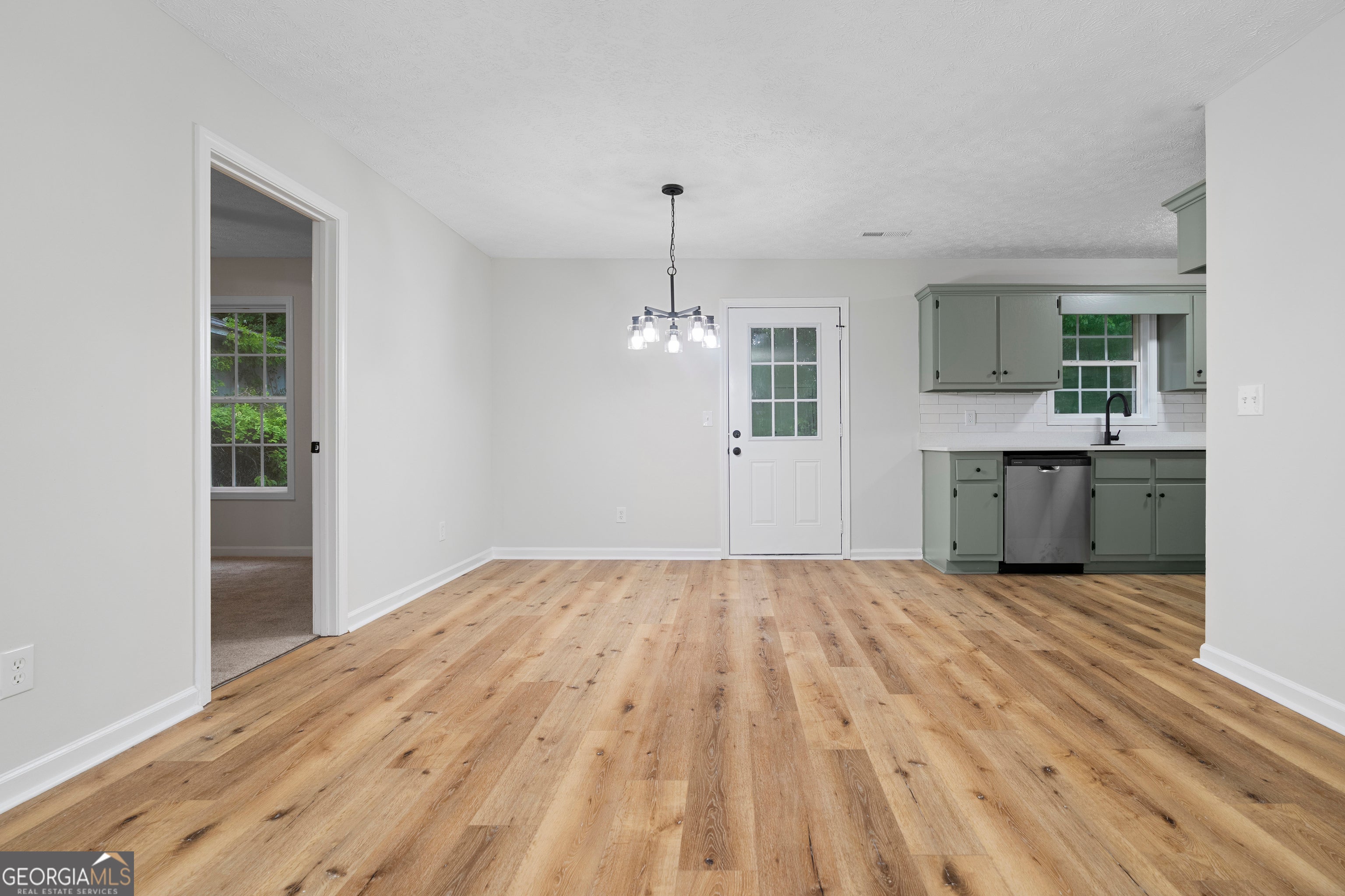 332 Lavista DR SW