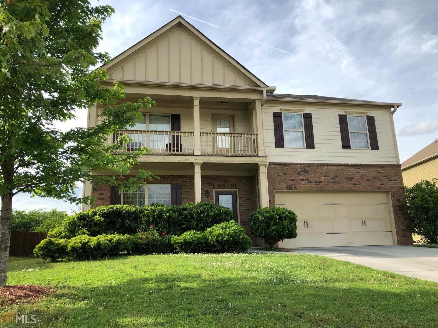 Well maintained 2 story craftsman style home in sought after Oakley Township, an active swim/ tennis community. Enjoy your family or friends in your open kitchen with breakfast area, & tons of natural light. Separate dining & family room w/ a fireplace. HUGE Master en suite w/ his & hers vanity & soaking garden tub & separate shower. Enjoy the outdoors on your private porch off of the master! 2 car garage. This home is a must see!